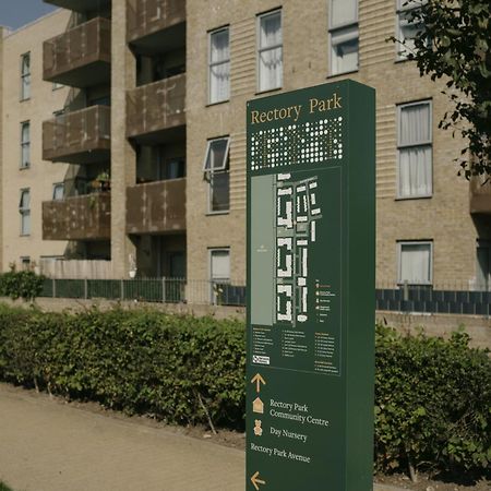 Northolt  Luxury Kingsize Bedroom With Private Bathroom מראה חיצוני תמונה