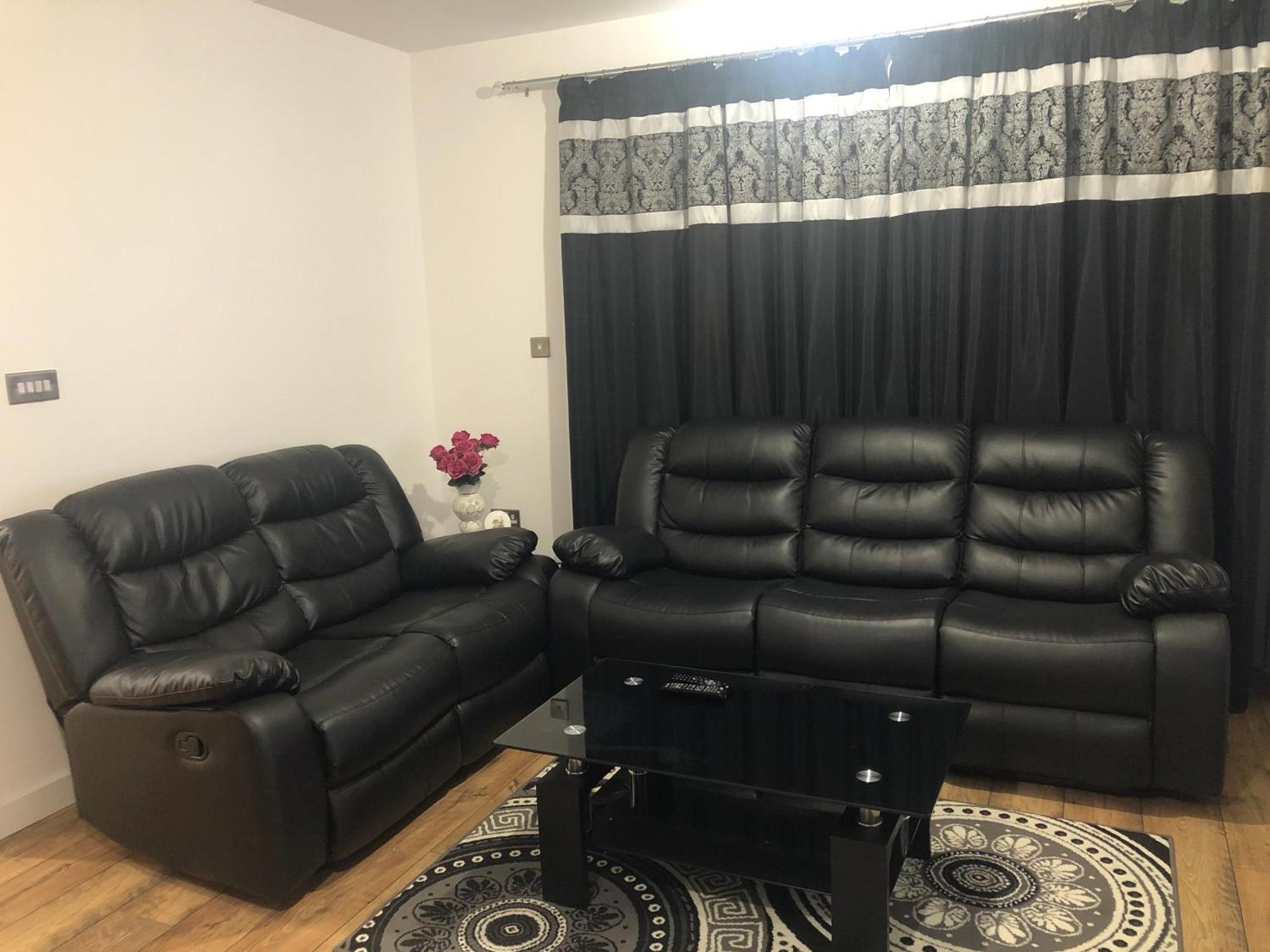 Northolt  Luxury Kingsize Bedroom With Private Bathroom מראה חיצוני תמונה